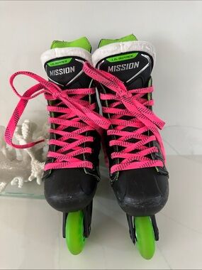 Mission unisex Kids' Black & Green Inline Skates. Adjustable size y 7-10.